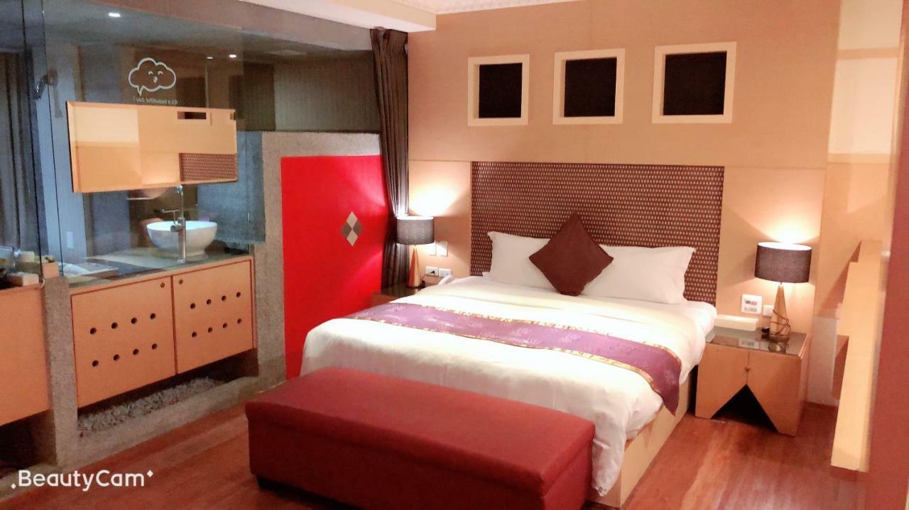 Jungle City Motel Чиай Сити Екстериор снимка