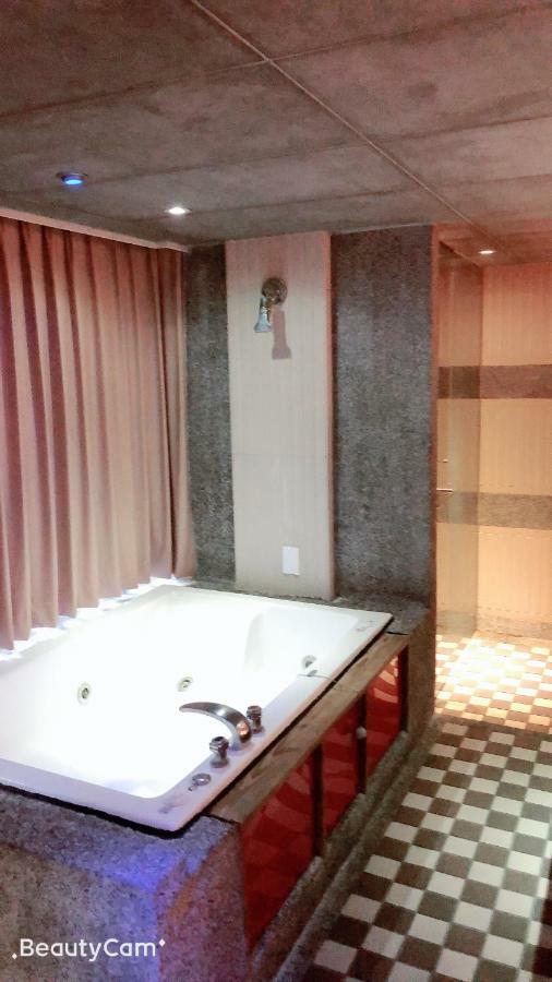 Jungle City Motel Чиай Сити Екстериор снимка